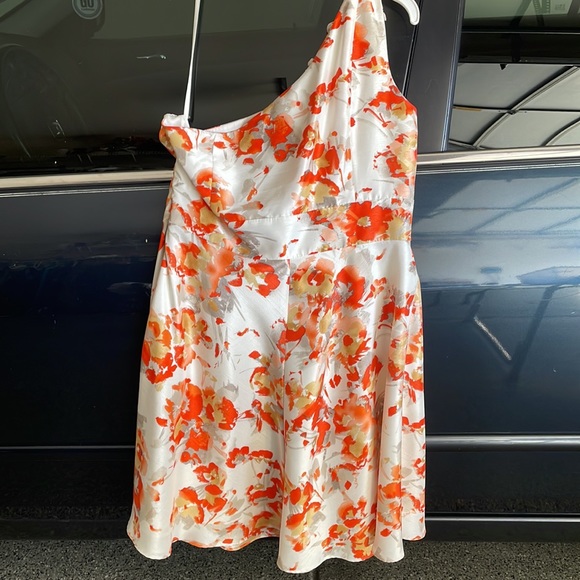NWOT TAHARI size 12P one side off shoulder dress Orange flower print fully lined - Picture 4 of 7